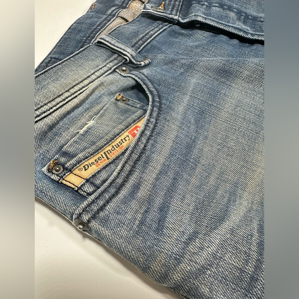 Mens Diesel Slim-Carrot Tepphar R54F8 Stretch, Size 31X32 - NEEDS REPAIR